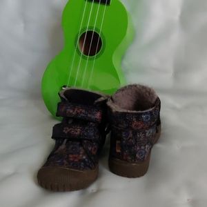 Adorable kids winter boots